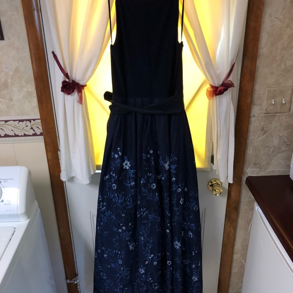 Mother of the Groom/Bride Dress - Picture 4 of 5